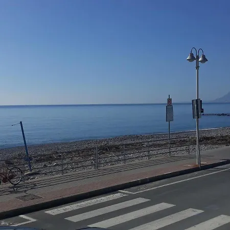 Paradis Sur La Mer شقة فاليكروسيا